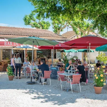 With Pool And Tennis Apartman *