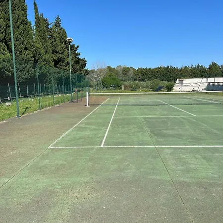 With Pool And Tennis 아파트 *