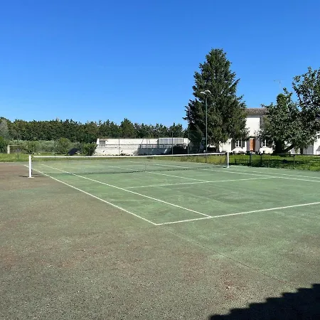 아파트 With Pool And Tennis Vallabrègues