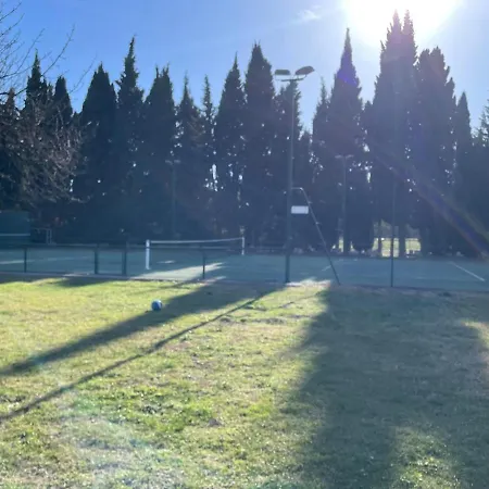 아파트 With Pool And Tennis Vallabrègues