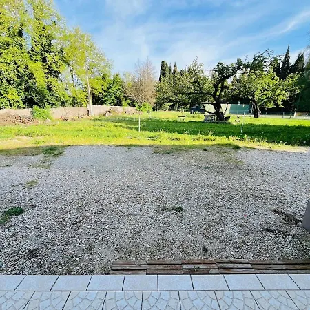 Apartman With Pool And Tennis Vallabrègues