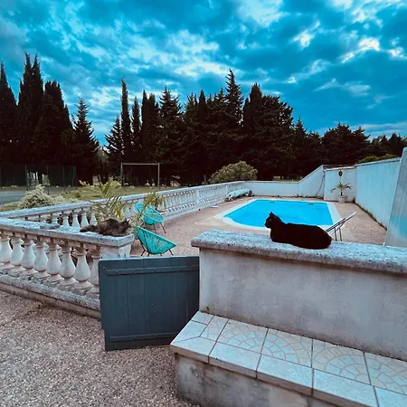 아파트 With Pool And Tennis Vallabrègues