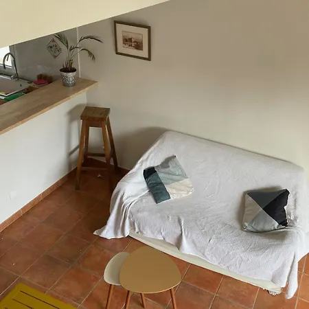 Apartman With Pool And Tennis Vallabrègues
