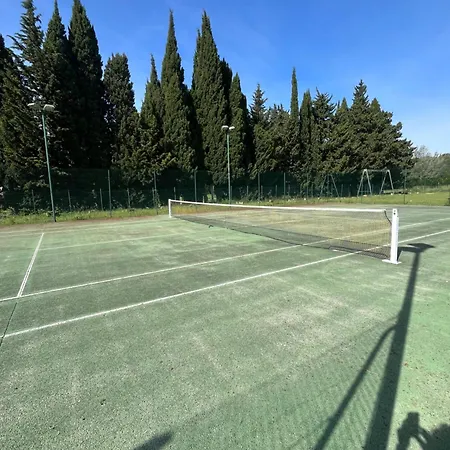 Apartman With Pool And Tennis Vallabrègues